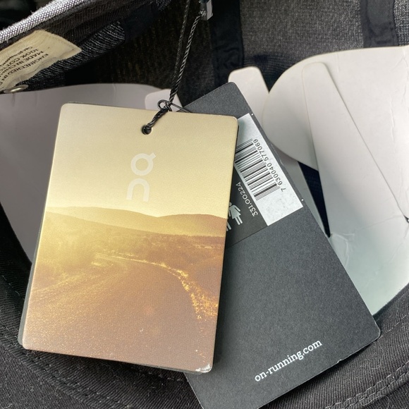 🌴NWT OnRunning 5 Panel Cap - Picture 8 of 9